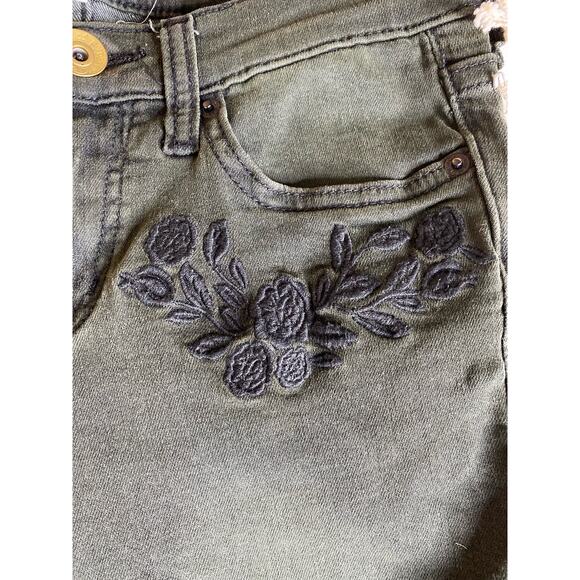Band Of Gypsies Embroidered Women’s Jeans - Picture 4 of 7